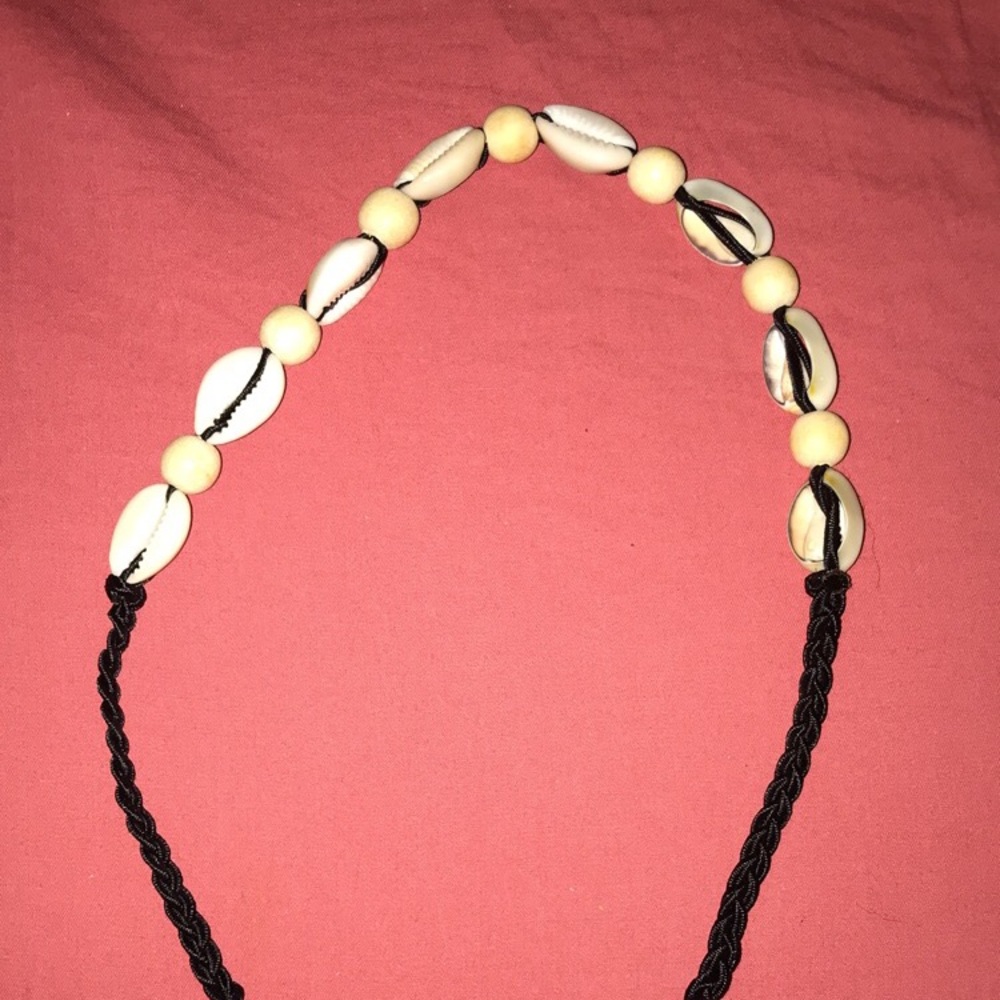 Shell Necklace - Picture 2 of 3